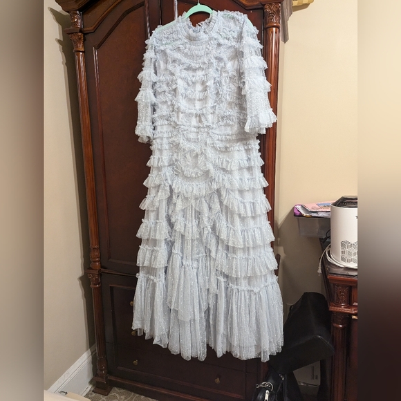 Stunning bespoke needle and thread gown - Picture 3 of 5